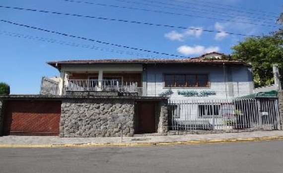 Casa comercial a venda em Serra Negra 
