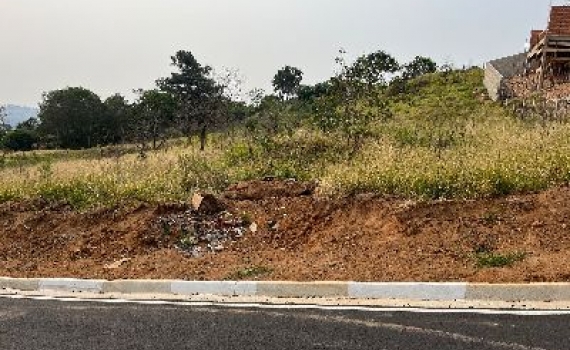 Vende-se terreno em Serra Negra - SP