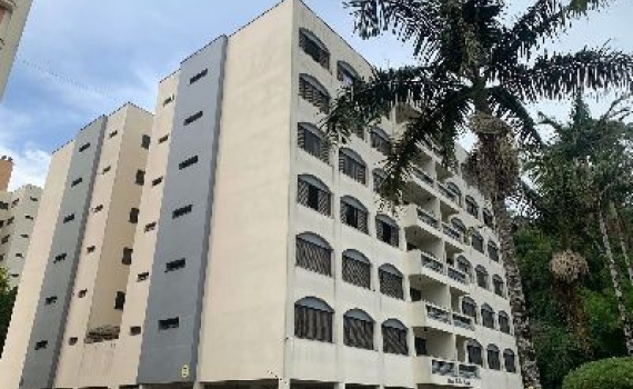 Apartamento de três dormitórios 