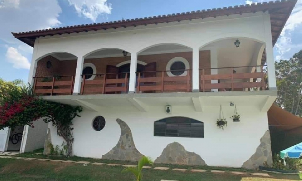 Vendo casa em Serra Negra