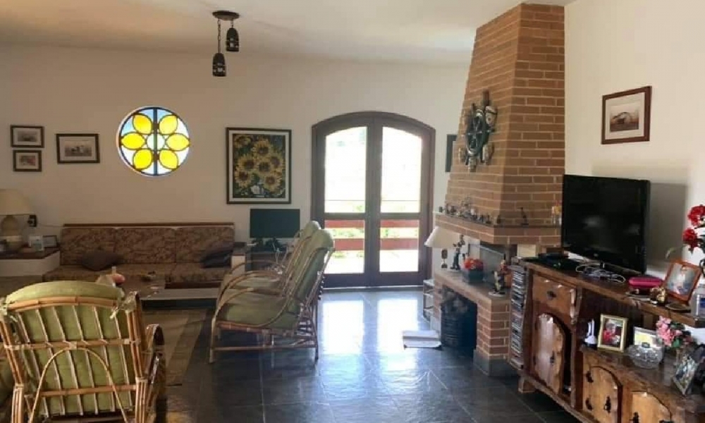 Vendo casa em Serra Negra
