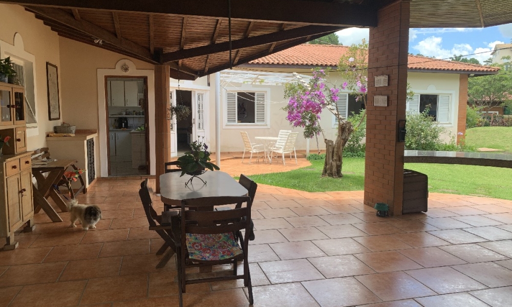 Vendo casa em Serra Negra