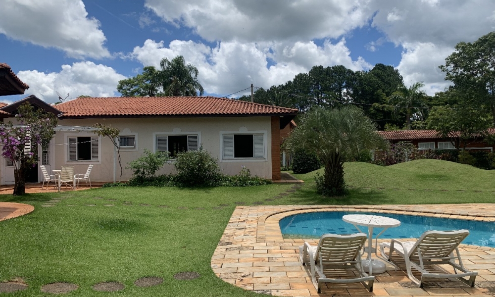 Vendo casa em Serra Negra