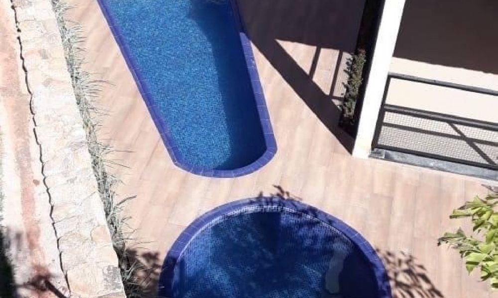 Casa de um dormitório em condomínio 