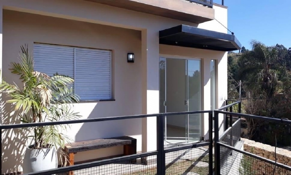 Casa de um dormitório em condomínio 