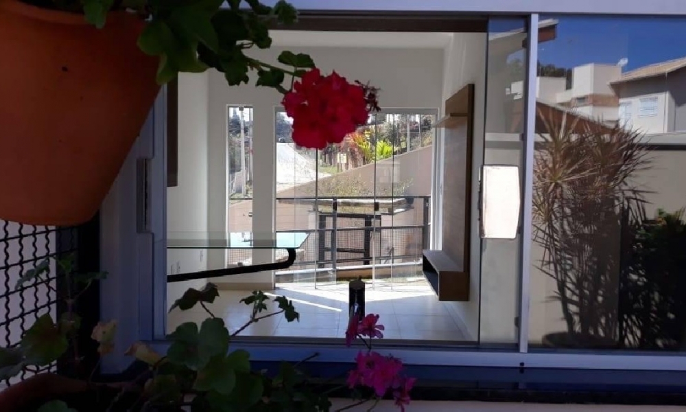 Casa de um dormitório em condomínio 