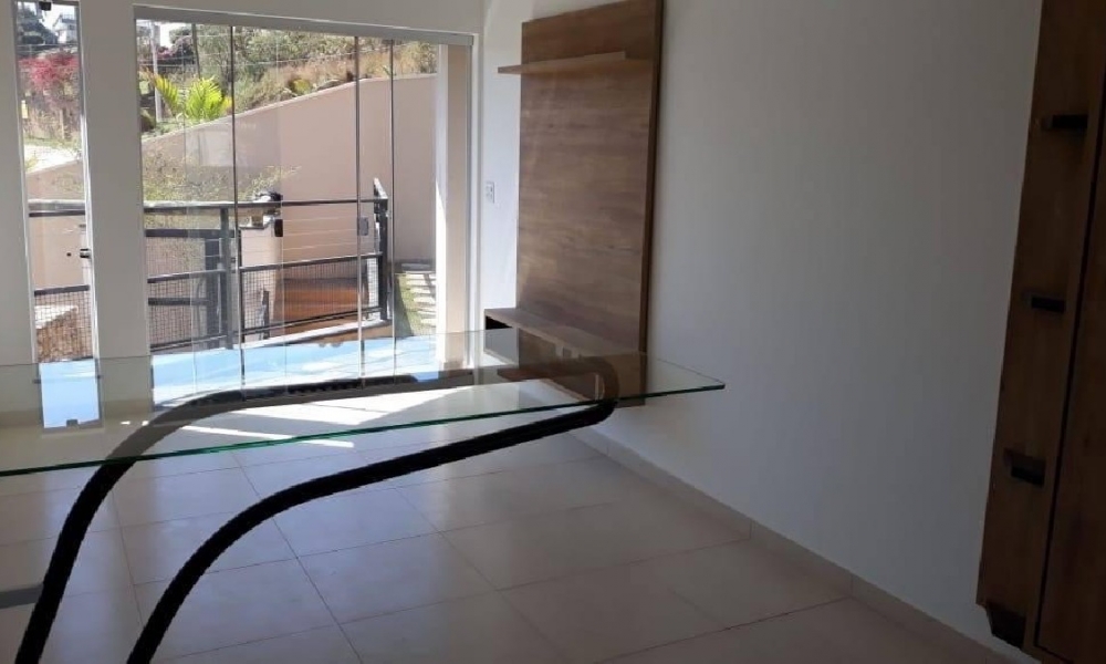 Casa de um dormitório em condomínio 