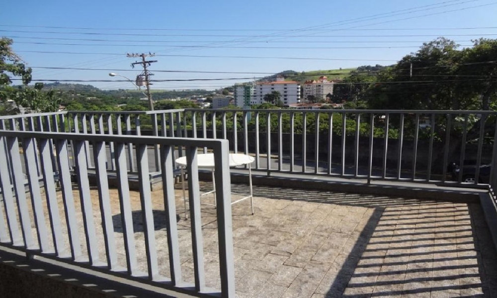 Casa comercial a venda em Serra Negra 
