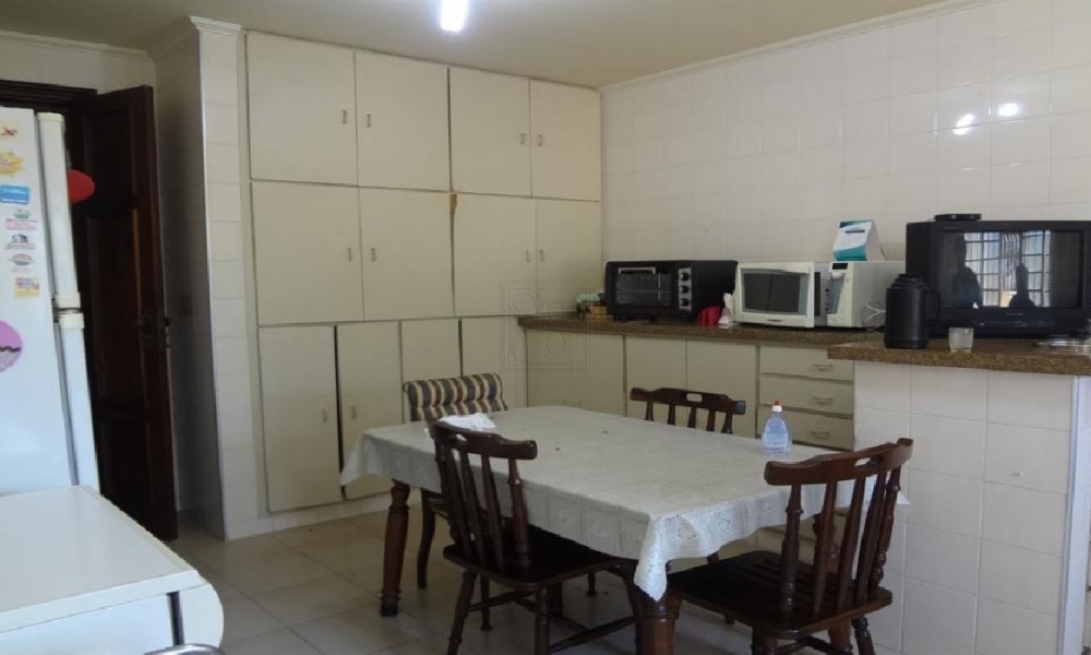 Casa comercial a venda em Serra Negra 