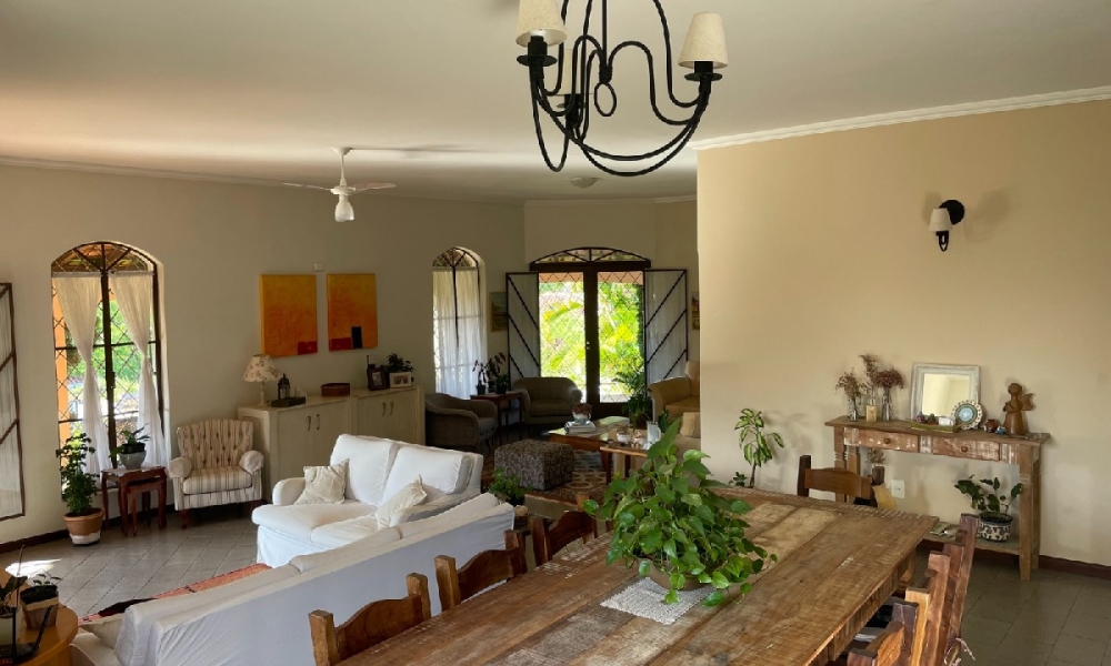 Linda casa com piscina em Serra Negra SP