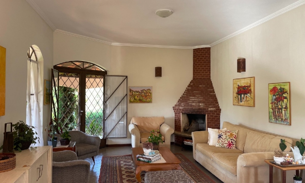 Linda casa com piscina em Serra Negra SP