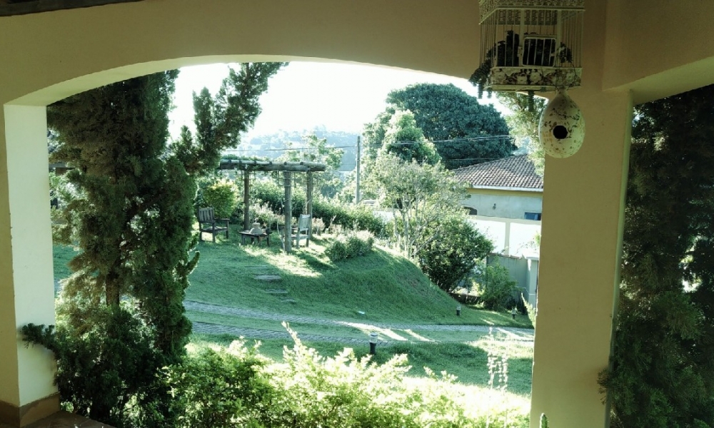 Linda casa com piscina em Serra Negra SP