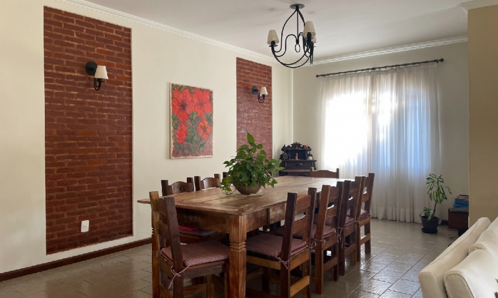 Linda casa com piscina em Serra Negra SP