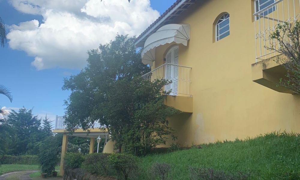 Casa em condomínio fechado 