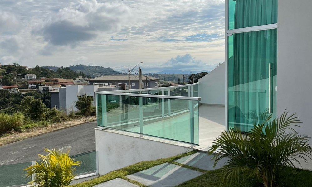 Casa de três dormitórios em Serra Negra SP