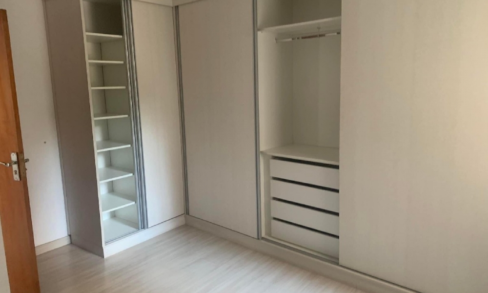 Vende-se apartamento de dois dormitórios 