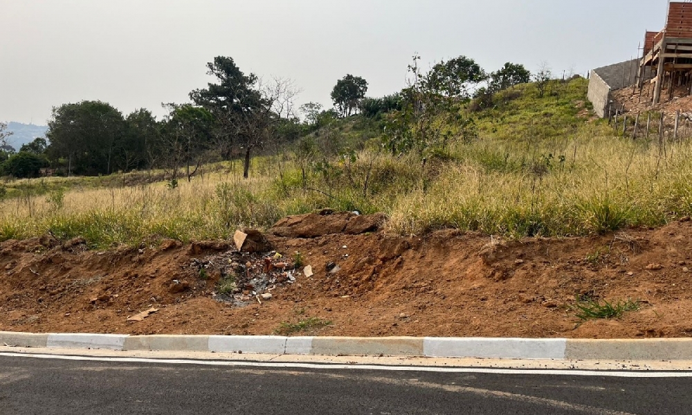 Vende-se terreno em Serra Negra - SP