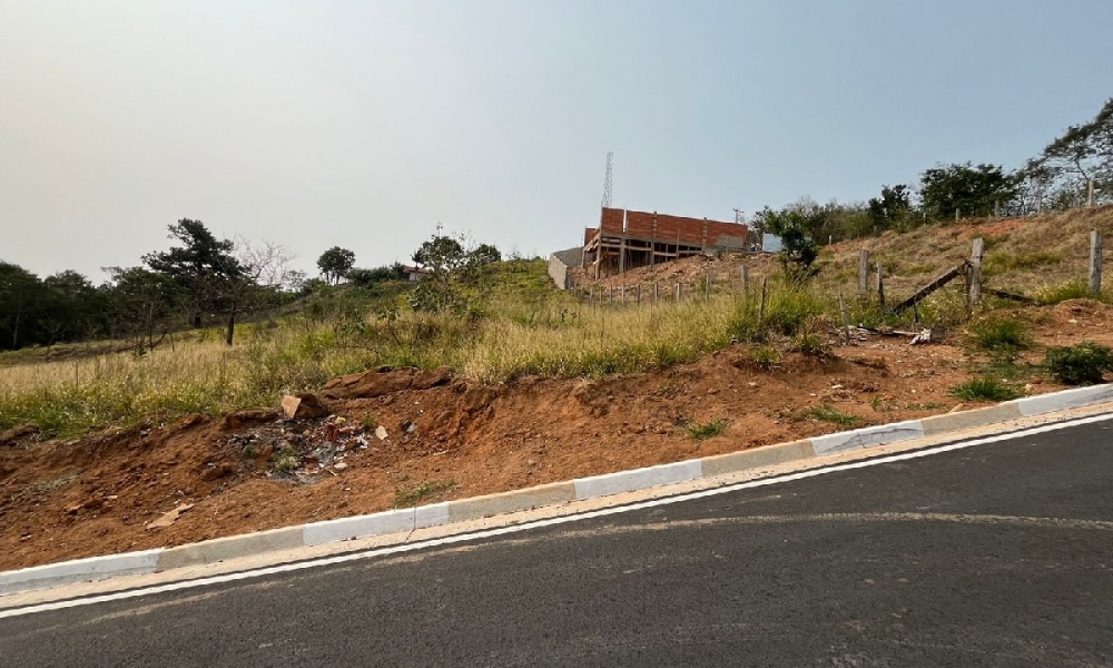 Vende-se terreno em Serra Negra - SP