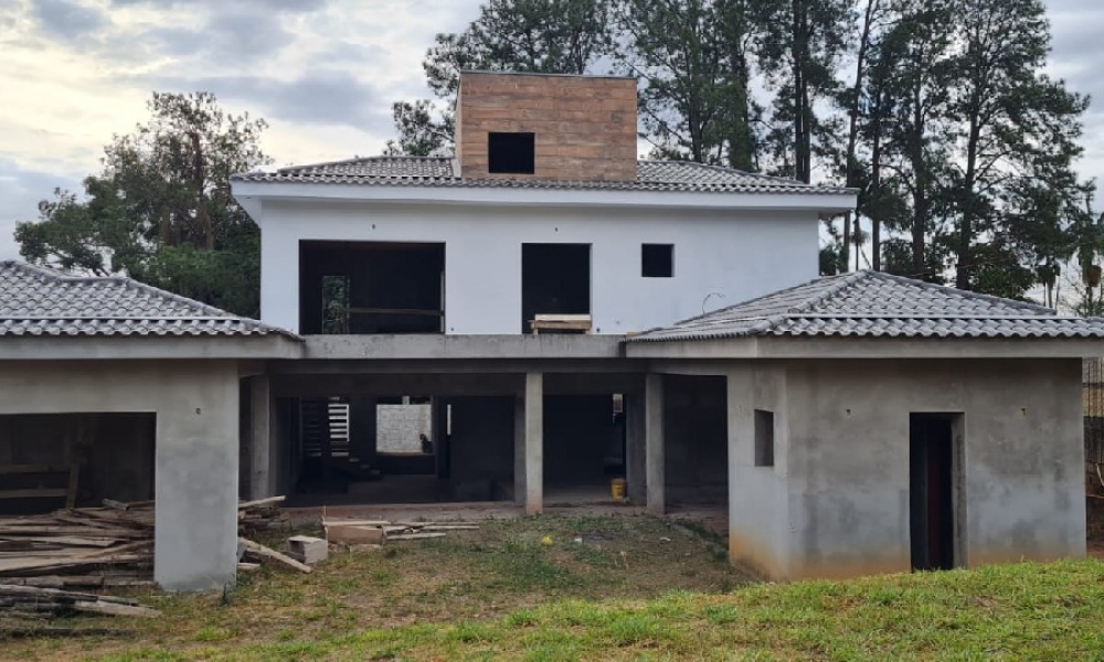 Vende-se casa em Serra Negra 