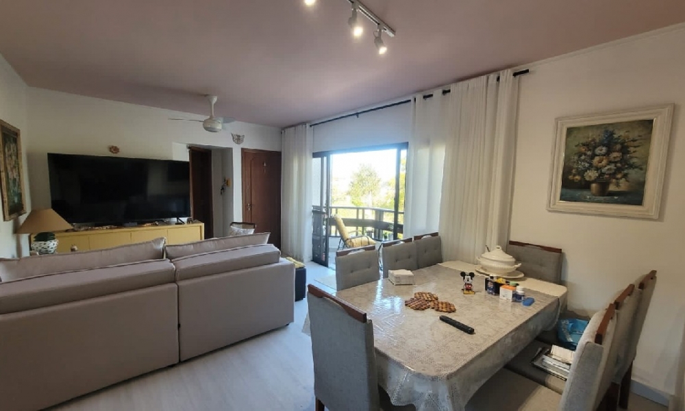 Apartamento de três dormitórios 