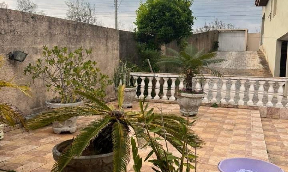 Vende-se casa em Serra Negra 