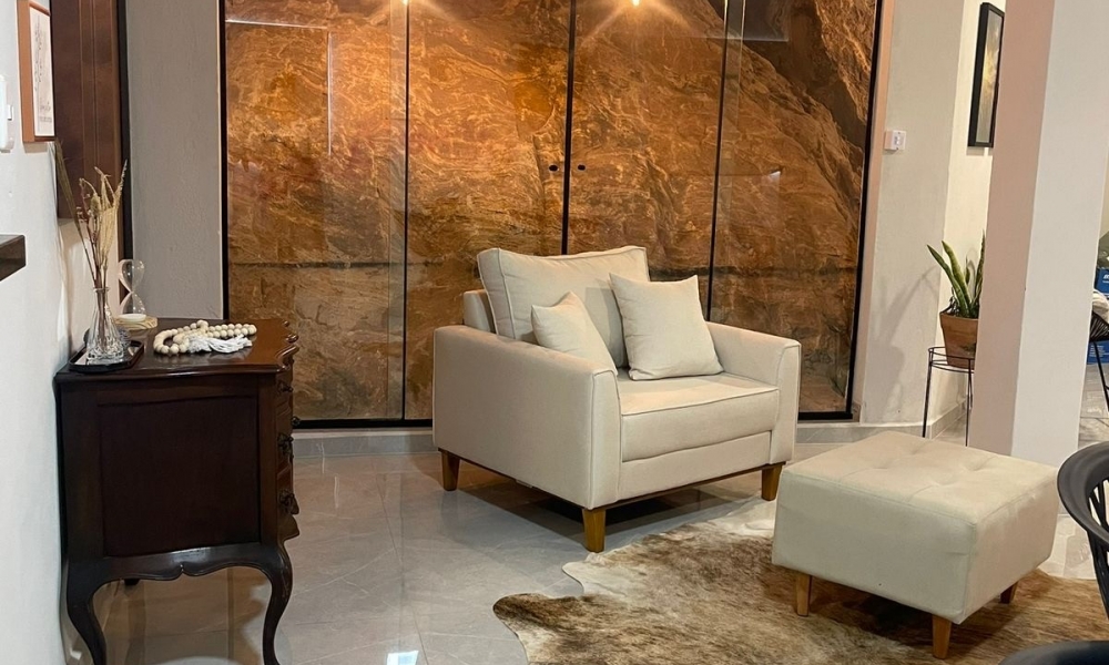 Vende-se prédio em Serra Negra 