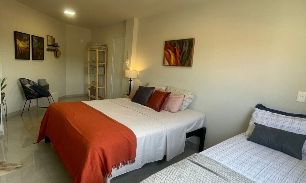 Vende-se prédio em Serra Negra 