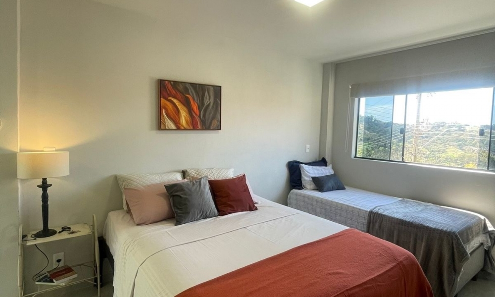 Vende-se prédio em Serra Negra 