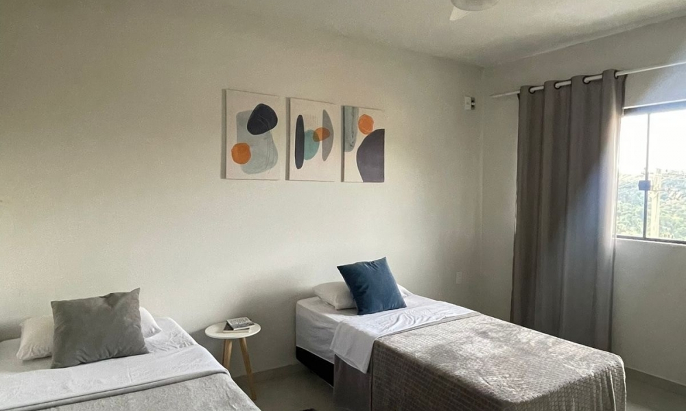 Vende-se prédio em Serra Negra 