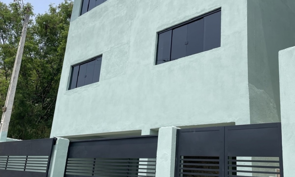 Vende-se prédio em Serra Negra 