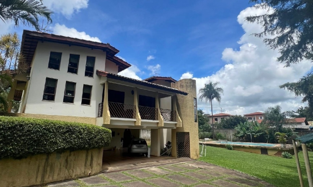 Casa com piscina 