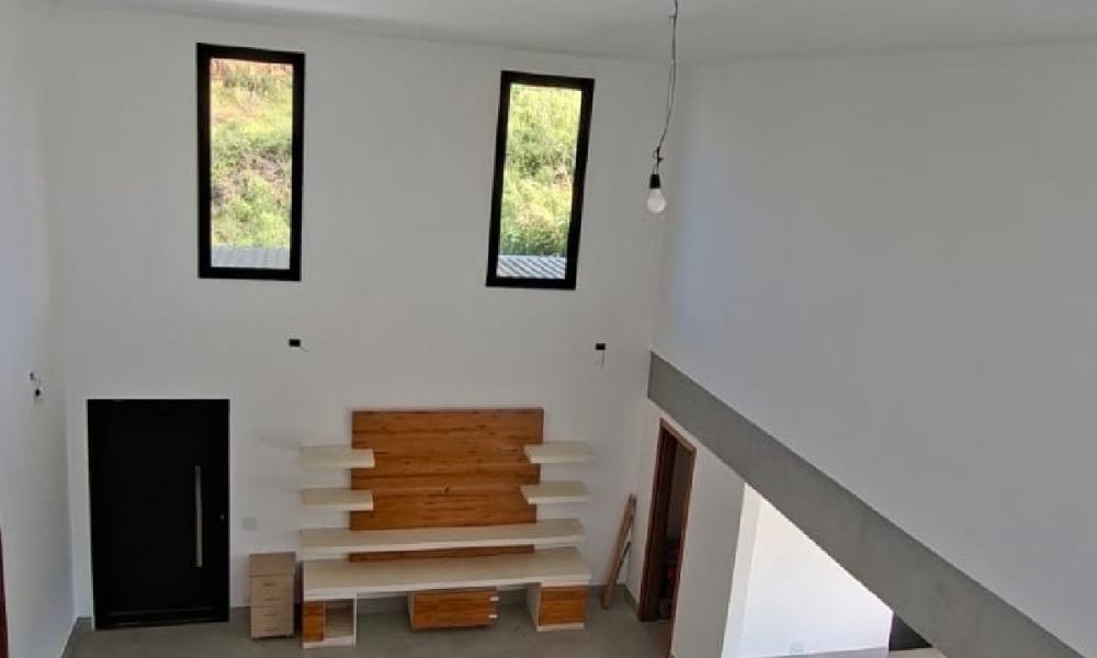 Vende-se casa em condomínio 