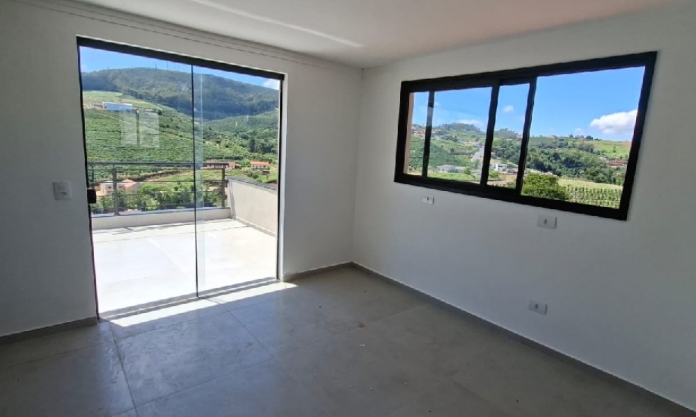 Vende-se casa em condomínio 