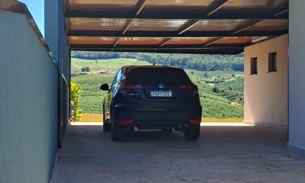 Vende-se casa em condomínio 