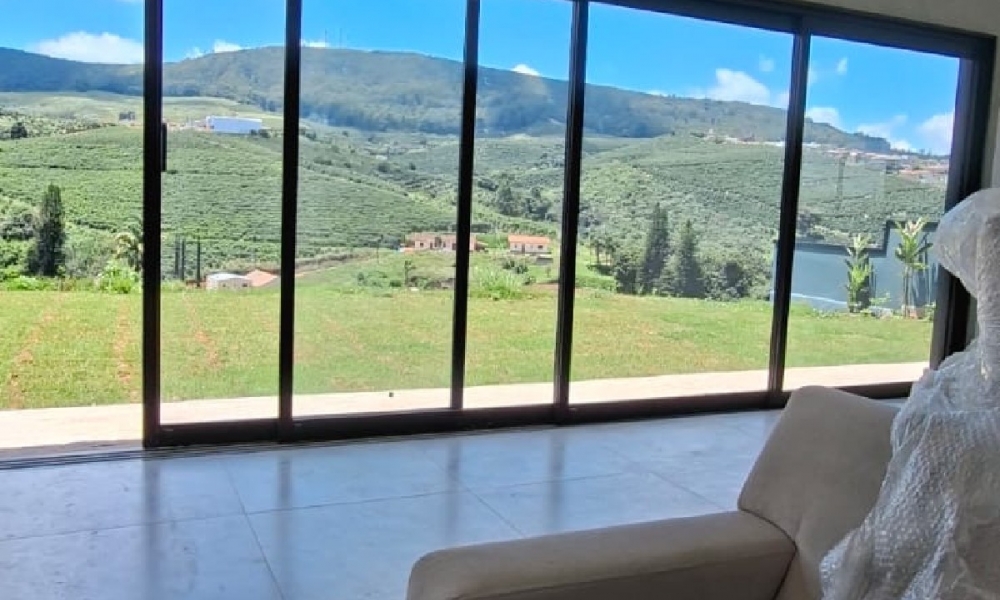 Vende-se casa em condomínio 