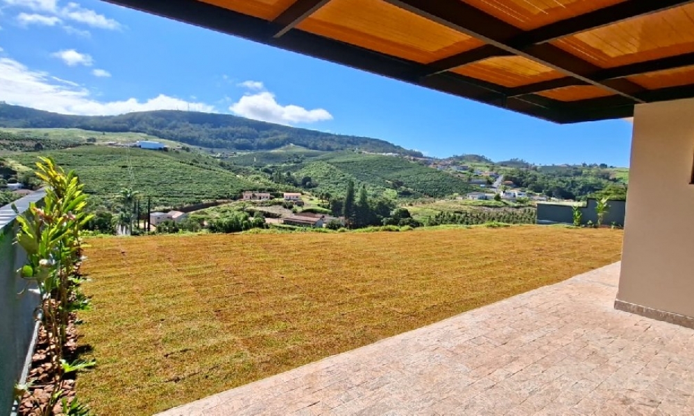 Vende-se casa em condomínio 