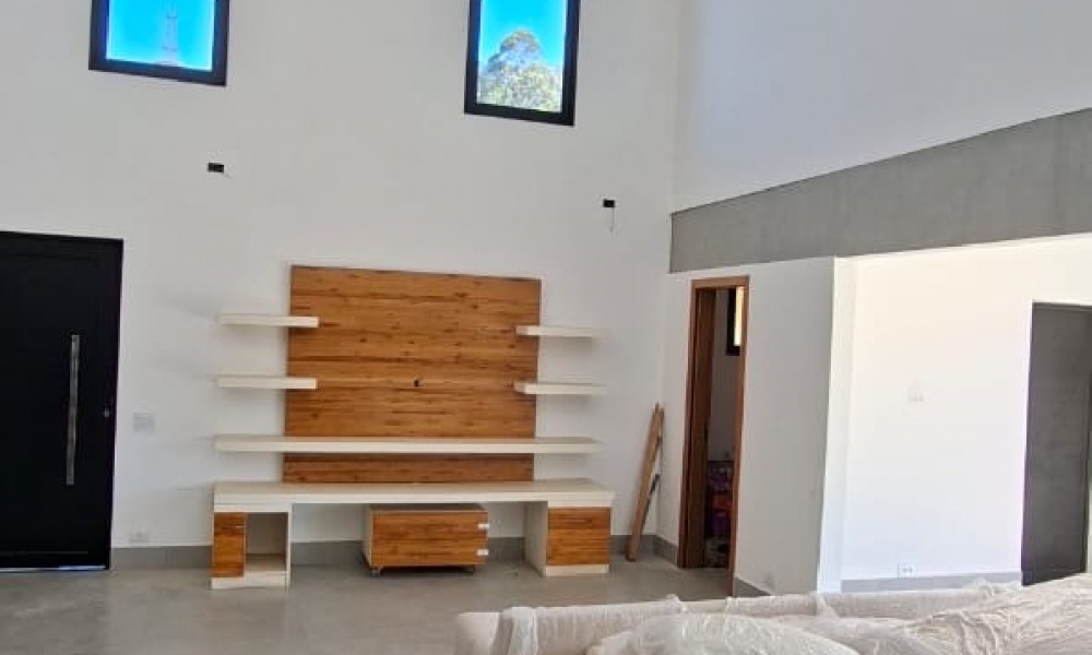 Vende-se casa em condomínio 