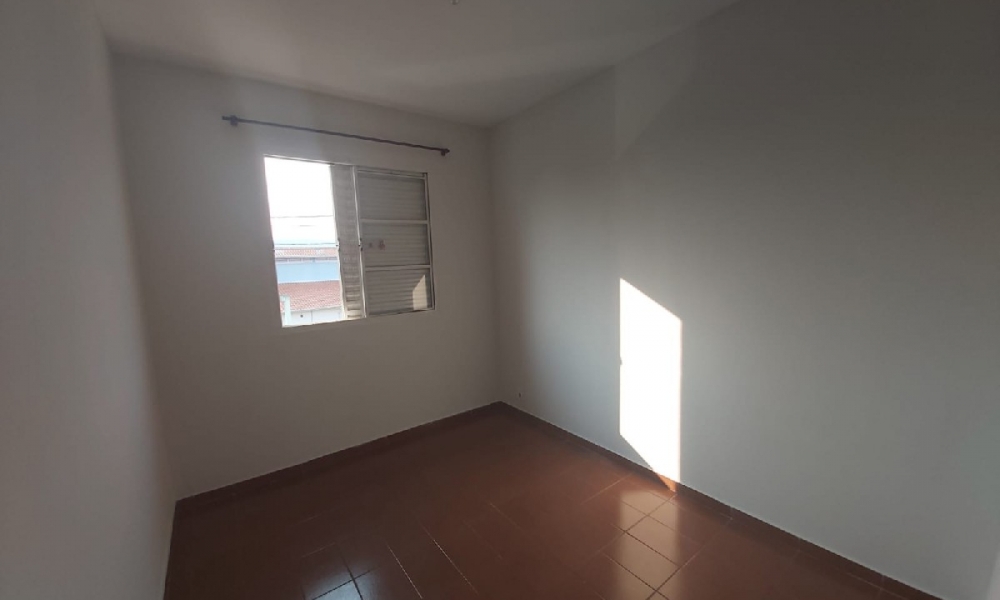  Vende-se sobrado de dois dormitórios 